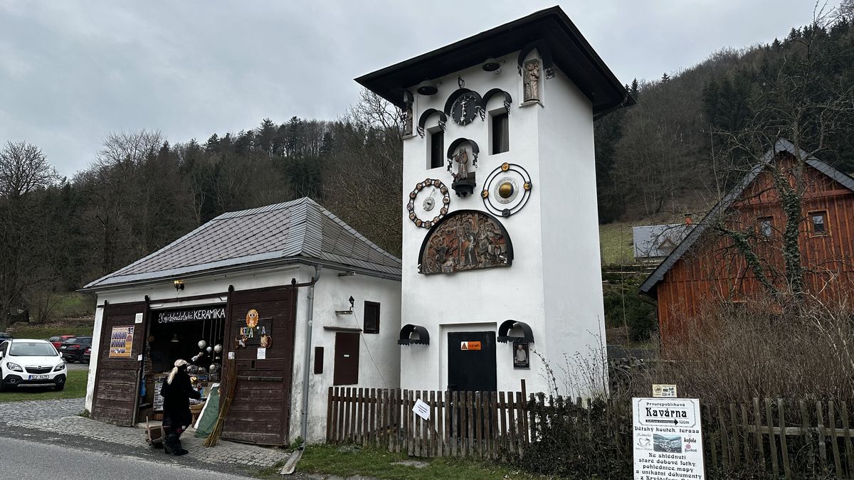 Třetí český orloj je již rozebraný. Kvůli sporu ho přestěhovali do jiné vesnice